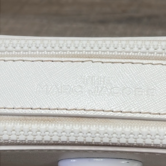 SOLD IN STORE Marc Jacobs White “The Snapshot” Camera Crossbody Bag - Picture 7 of 9